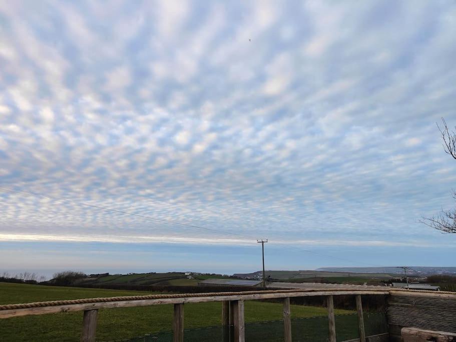 Little Swelle Cabin With Awesome Sea Views Poundstock Esterno foto