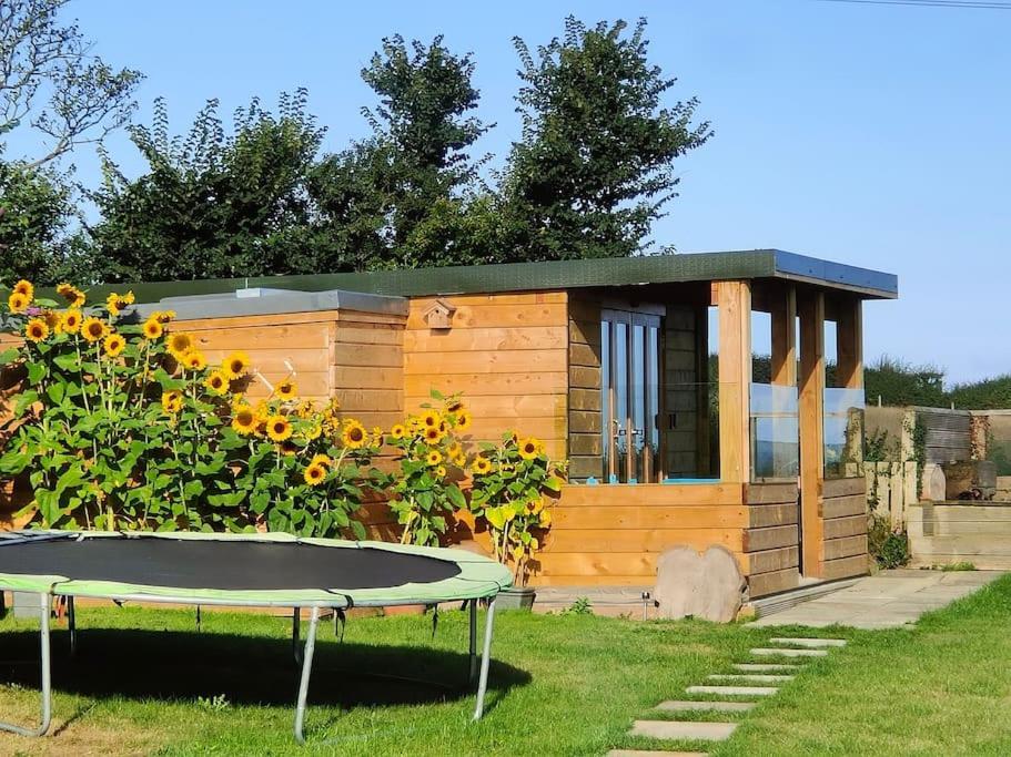 Little Swelle Cabin With Awesome Sea Views Poundstock Esterno foto